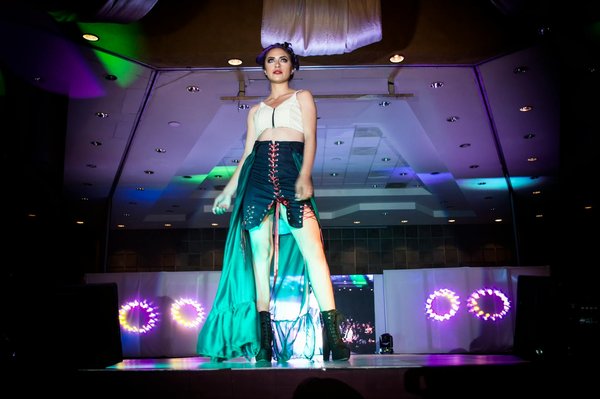 Quels types de pantalons carotte privilégier pour des looks professionnels sophistiqués?