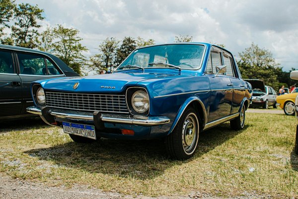 Comment choisir des jupes midi en laine pour un look automnal élégant?