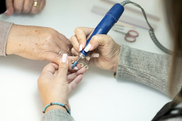 Les meilleures ponceuses à ongles : notre top 5 incontournable