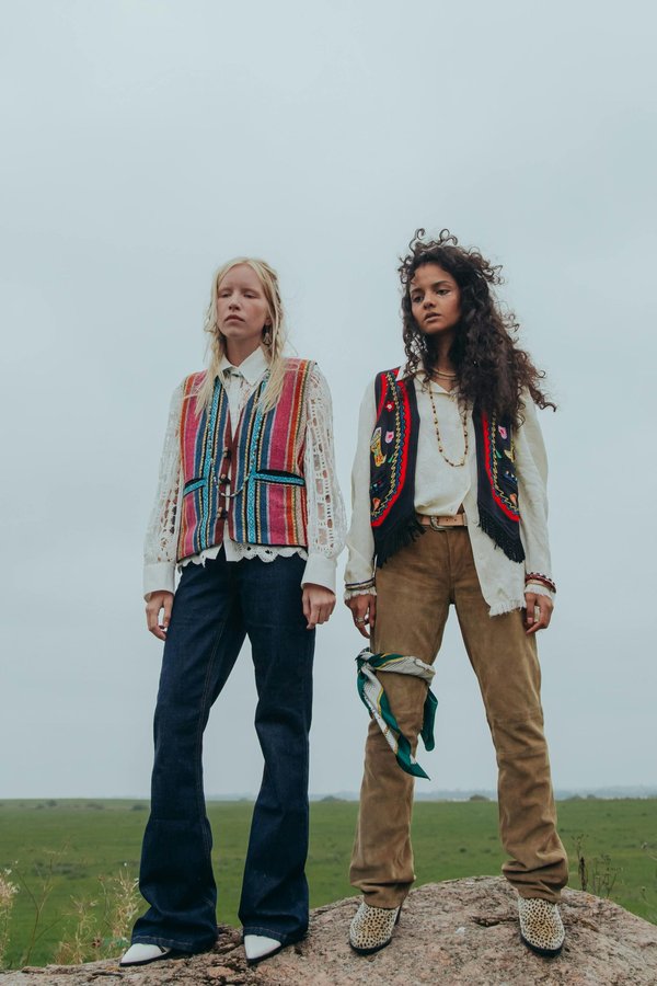 Découvrez les pantalons bohèmes : style, confort et options